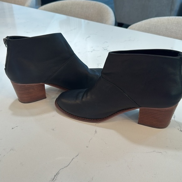 Tom’s black boots with brown heel.  Women’s size 9. Great used condition! - Picture 6 of 9